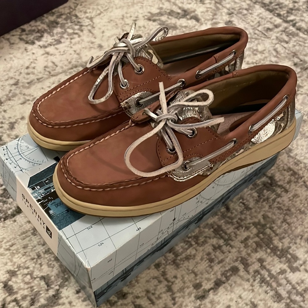 Women Sperrys size 6 new with tags $35 sequin leopard print